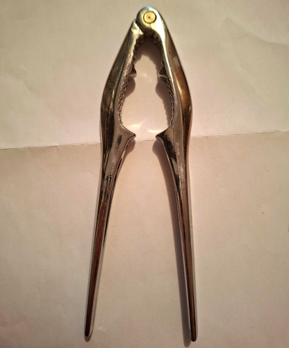 Nussknacker aus metall - aus, metall.