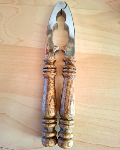 Nussknacker mit holzgriffen - nussknacker,