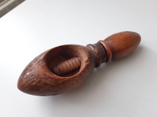 Antiker nussknacker aus holz - antiker,