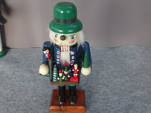 Alte holzfigur nussknacker - holzfigur,